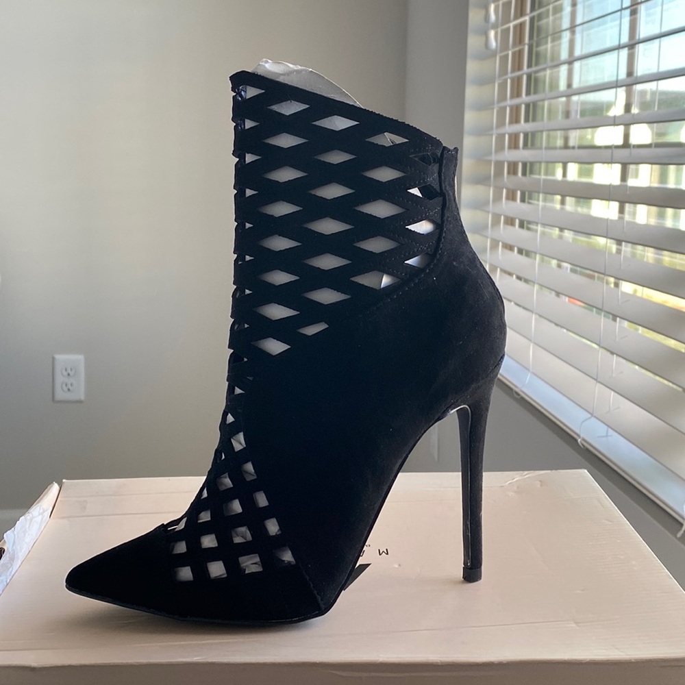 Black bootie 7.5 (suede material)